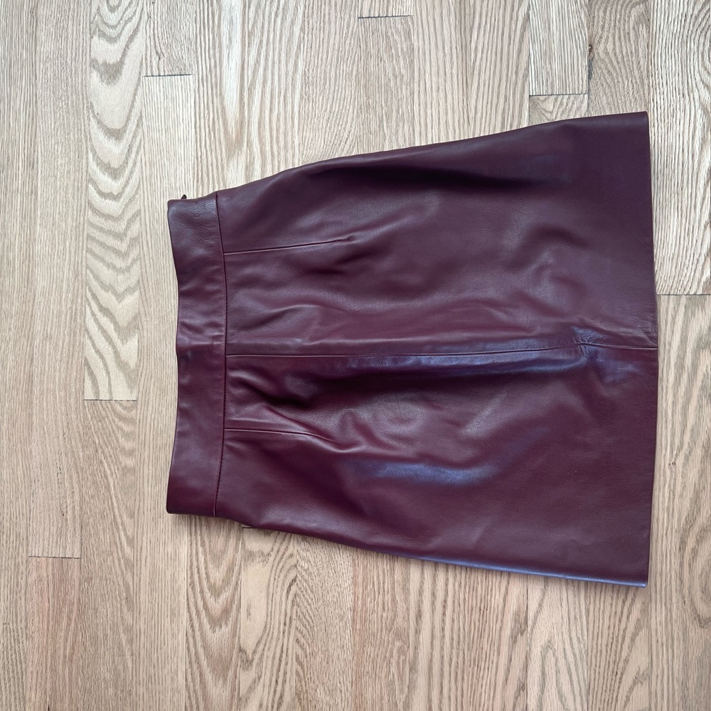 NWT Khaite Burgundy Leather Skirt Size 4 $1600 - Picture 2 of 4